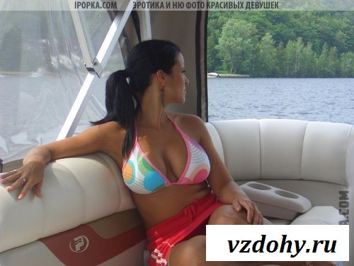 Пляжный сезон с обнаженными сиськами Пляжный сезон с обнаженными сиськами