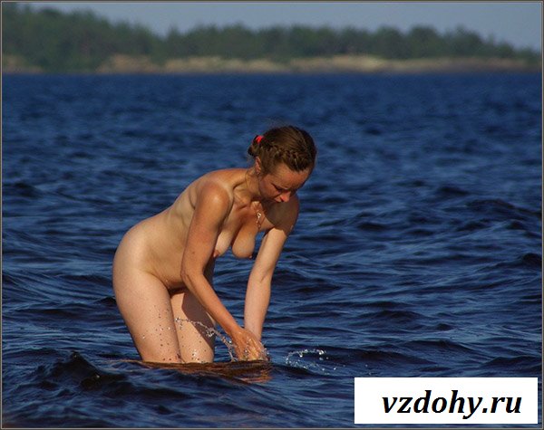Развратные молодухи на песке Развратные молодухи на песке