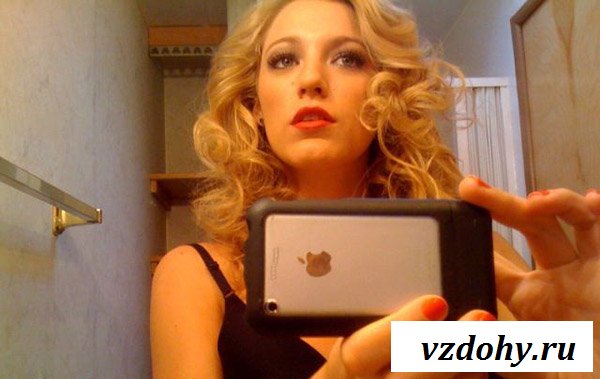 Голая эффектная знаменитость Blake Lively