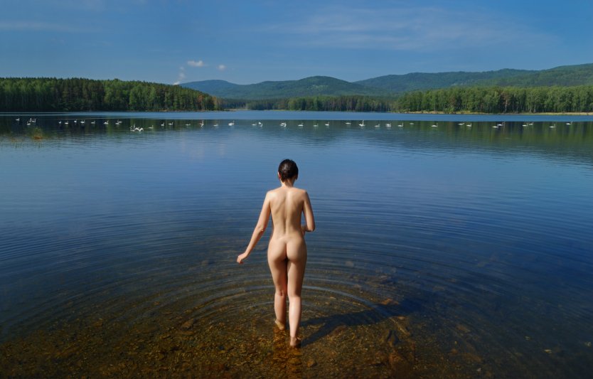 Голые женщины на черном море