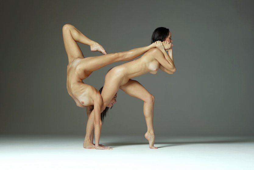 Julietta & Magdalena гимнастки ню