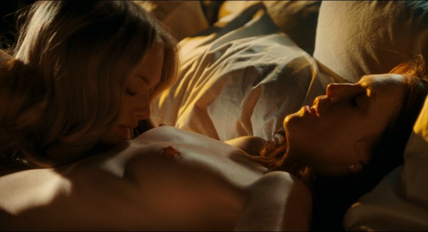 Джулианна Мур и Аманда Сейфрид sex
