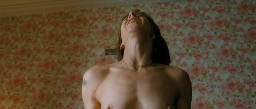 Голая Кейт дики в фильме «красная дорога», 2006