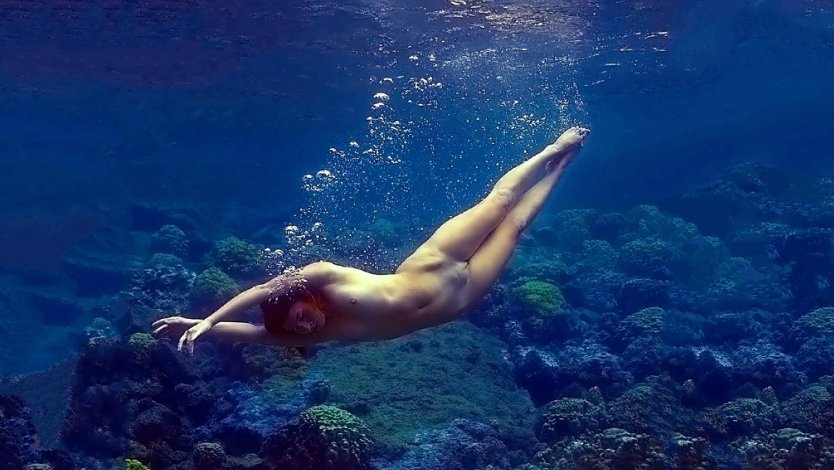 Голые девчонки под водой
