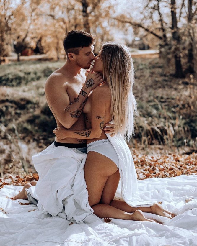 Модель Nikki Leigh