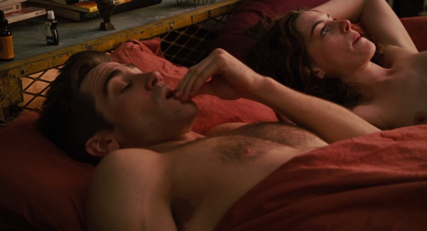 Anne Hathaway Love and other drugs sex Scene