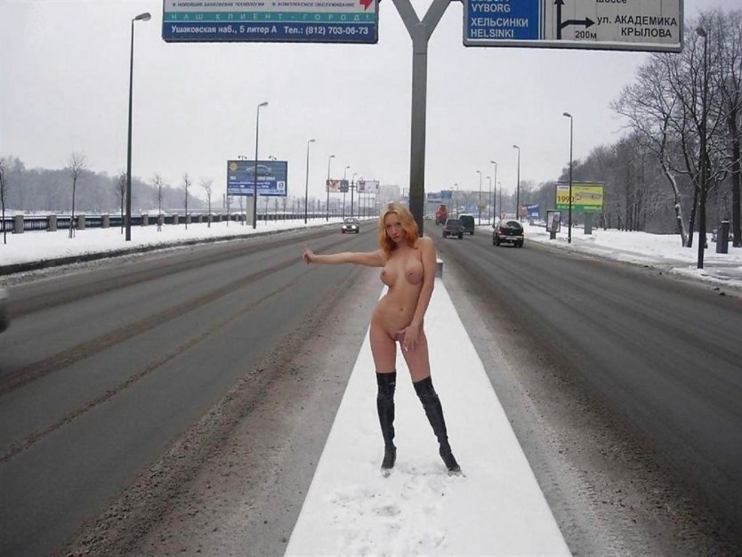 Голые женщины на трассе