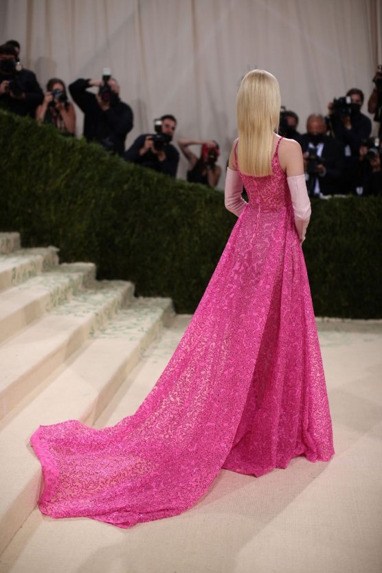 Nicola Peltz горячие