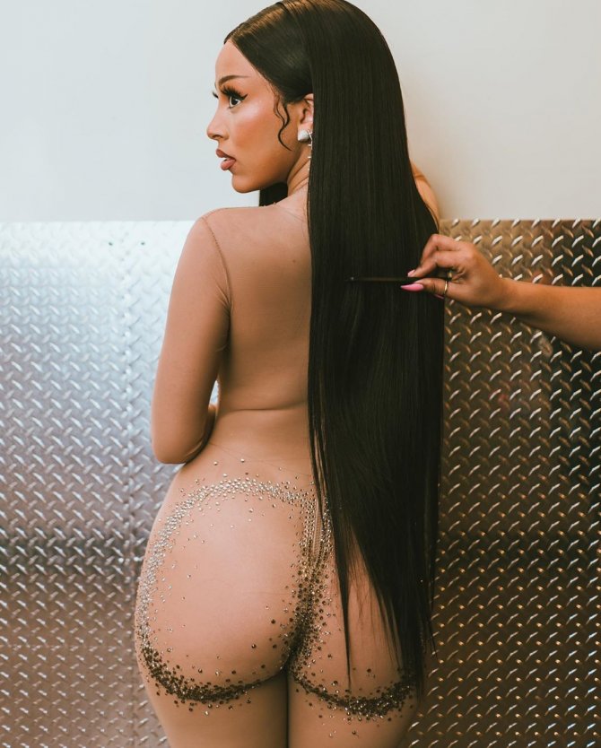 Свит Кэт голая без трусов