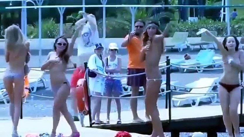 Женщины голышом за кулисами