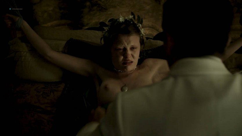 Миа гот (Mia goth nude Scenes in "High Life" 2018)