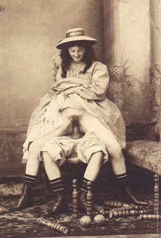 Старинные. Голые. Женщины