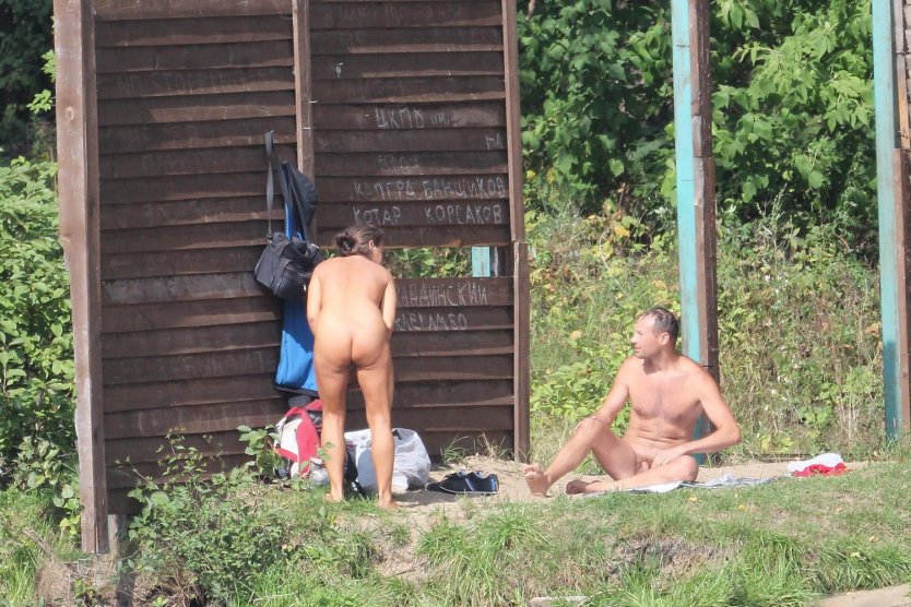 Туристы в Черногории ню