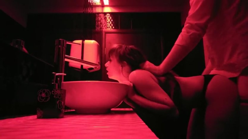 Sex в туалете ночного клуба