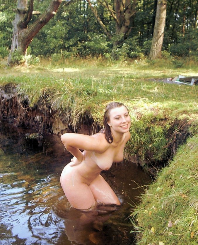 Девушки голышом на природе
