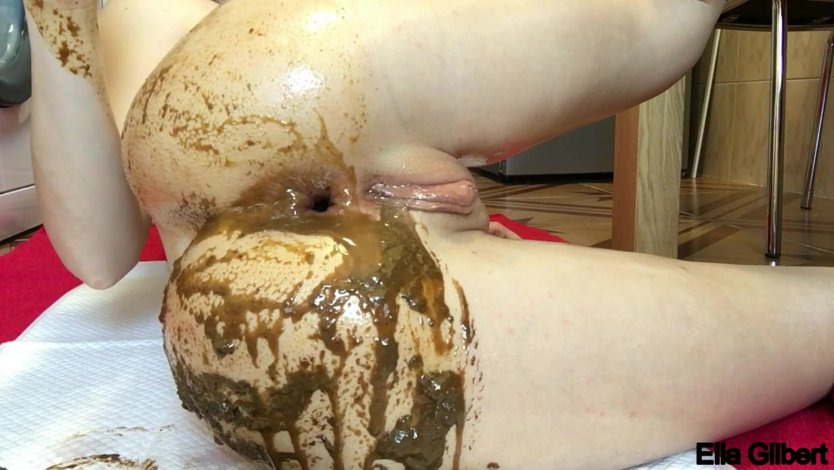 Элла Гилберт ест говно scat