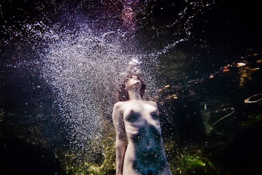 Фотосессия под водой ню