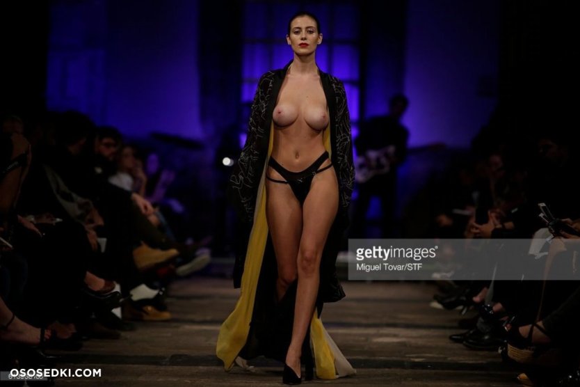 Alejandra Guilmant титьки подиум
