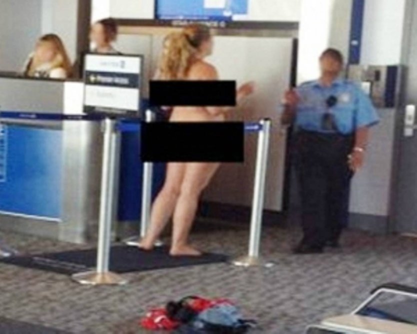 Девушку раздели в аэропорту