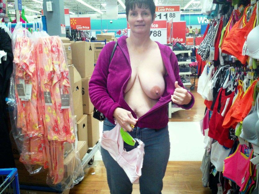 #FLASHINGGIRL #FLASHINGINPUBLIC #nopanties @fssandmore @petejam37958028.